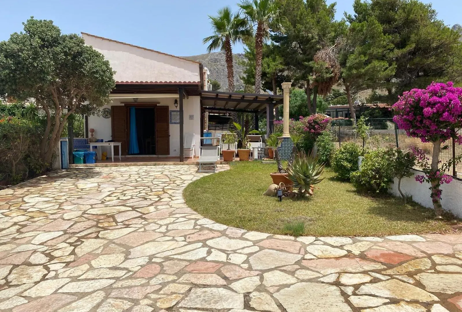 Villa Vista Mare A Makari contacts